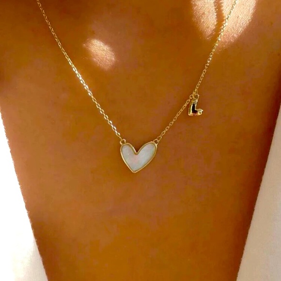 Jewelry - 👑NEW HEART NECKLACE!